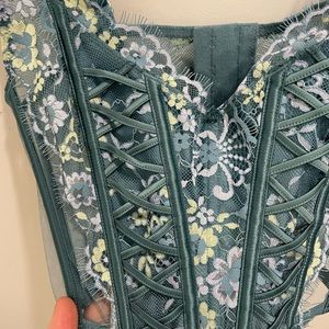 VICTORIAS SECERT lace corset top